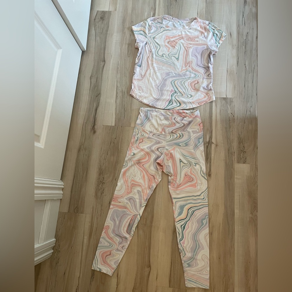 Matching work out set in cool swirl pattern